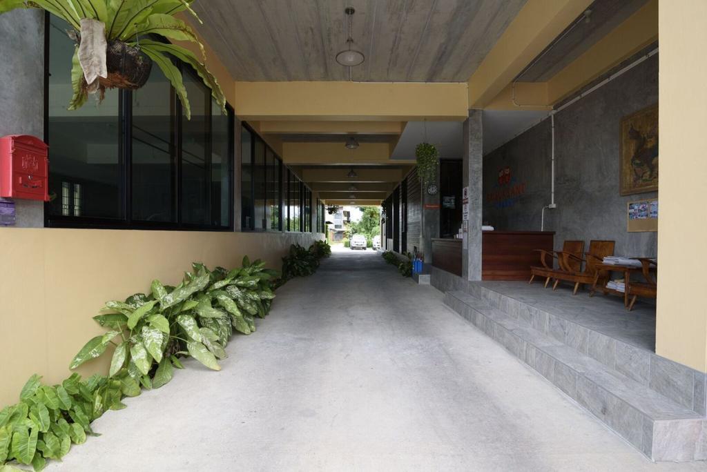 Srisuksant Urban Hotel Ban Nua Khlong Exterior photo